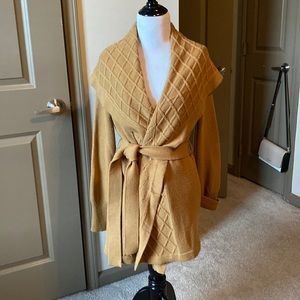 Beautiful cozy warm open sweater with belt